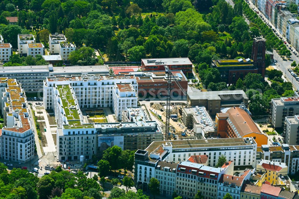 Berlin from above - Construction site to build a new multi-family residential complex Friedrichshain-Hoefe on Friedenstrasse - Pufendorfstrasse - Matthiasstrasse in the district Friedrichshain in Berlin, Germany