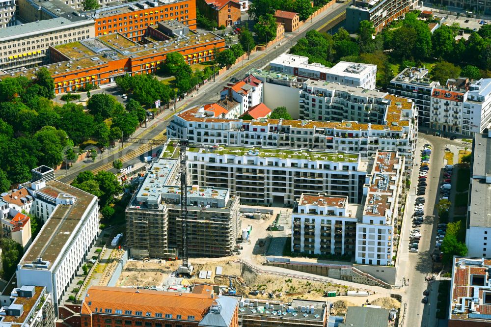 Berlin from above - Construction site to build a new multi-family residential complex Friedrichshain-Hoefe on Friedenstrasse - Pufendorfstrasse - Matthiasstrasse in the district Friedrichshain in Berlin, Germany