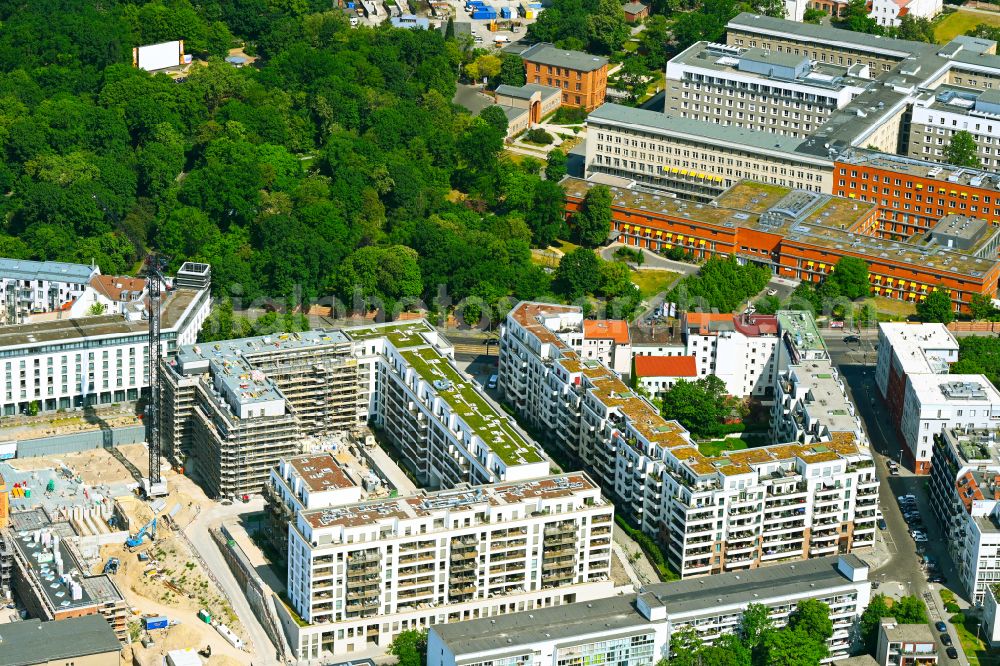 Aerial photograph Berlin - Construction site to build a new multi-family residential complex Friedrichshain-Hoefe on Friedenstrasse - Pufendorfstrasse - Matthiasstrasse in the district Friedrichshain in Berlin, Germany