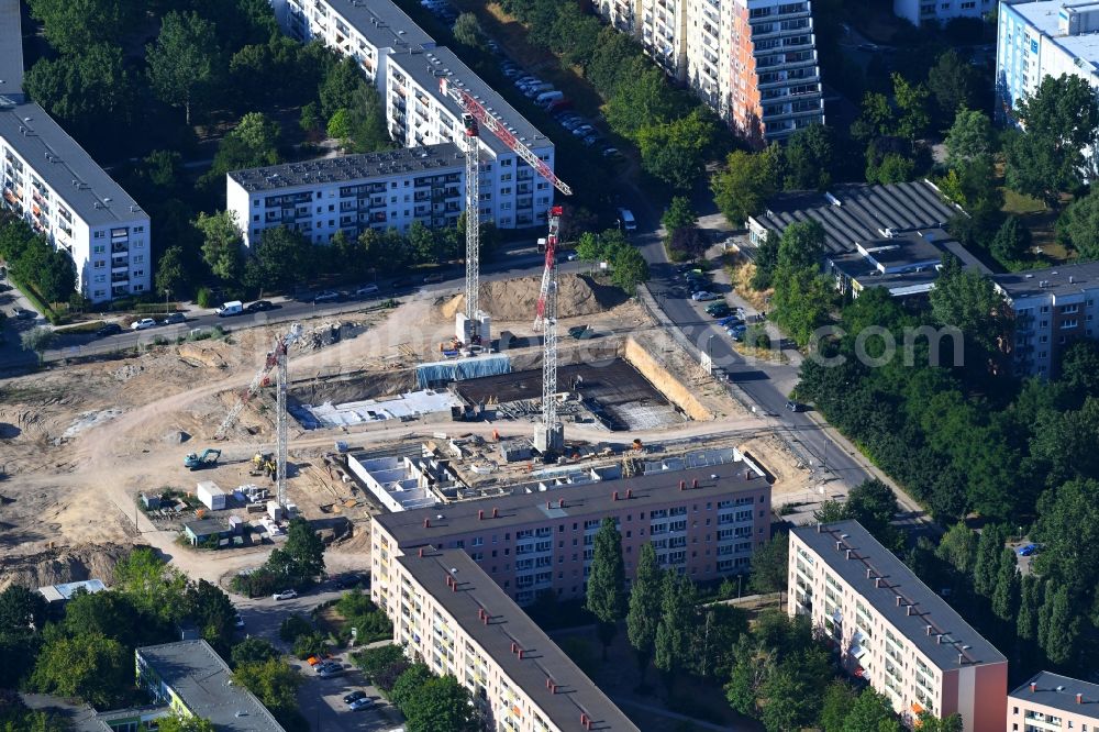 Aerial image Berlin - Construction site to build a new multi-family residential complex of GESOBAU AG on Lion-Feuchtwanger-Strasse - Gadebuscher Strasse in the district Marzahn-Hellersdorf in Berlin, Germany