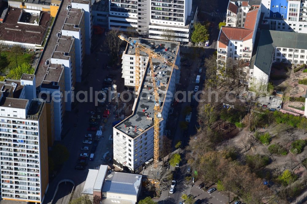 Aerial photograph Berlin - Construction site to build a new multi-family residential complex of Gewobag Wohnungsbau- Aktiengesellschaft Berlin on Franz-Kluehs-Strasse in the district Kreuzberg in Berlin, Germany