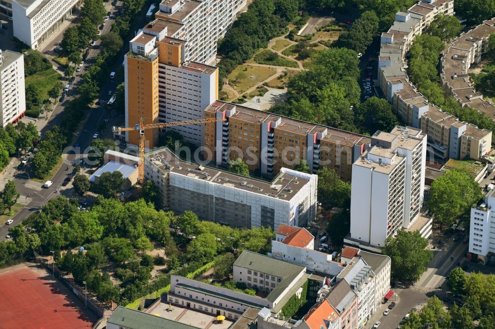 Berlin from above - Construction site to build a new multi-family residential complex of Gewobag Wohnungsbau- Aktiengesellschaft Berlin on Franz-Kluehs-Strasse in the district Kreuzberg in Berlin, Germany