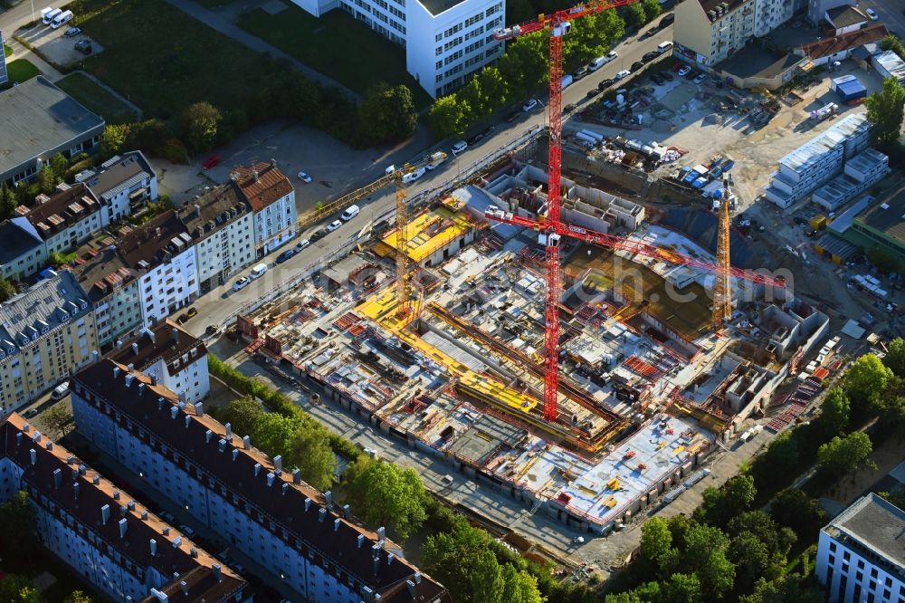 München from the bird's eye view: Construction site to build a new multi-family residential complex Gmunder Hoefe on Gmunder Strasse corner Hofmannstrasse in the district Obersendling in Munich in the state Bavaria, Germany