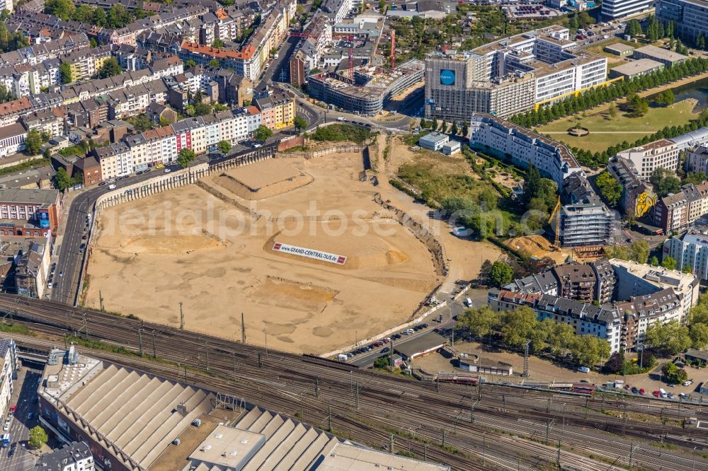 Aerial photograph Düsseldorf - Construction site to build a new multi-family residential complex Grand Central in the district Oberbilk in Duesseldorf in the state North Rhine-Westphalia, Germany