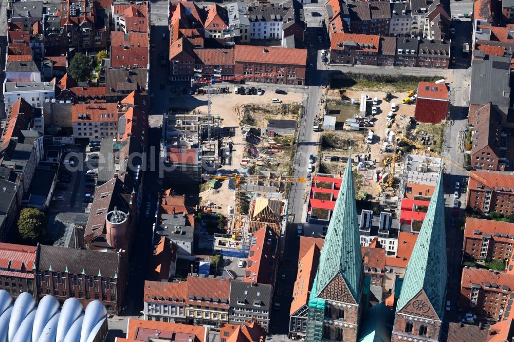 Lübeck from the bird's eye view: Construction site to build a new multi-family residential complex Fischstrasse - Braunstrasse in Gruenderviertel in the district Innenstadt in Luebeck in the state Schleswig-Holstein, Germany