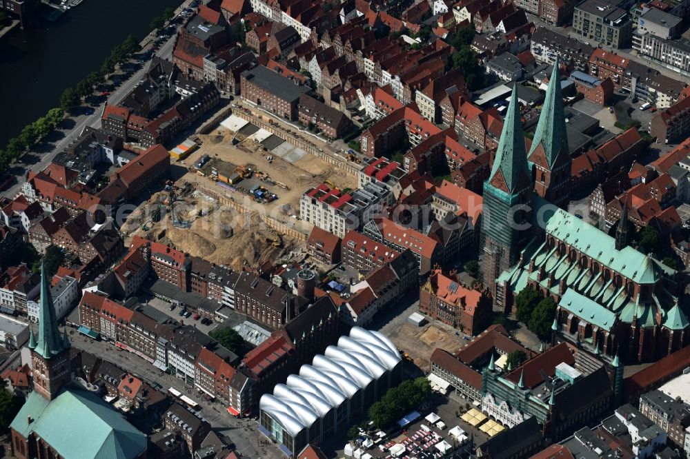 Lübeck from the bird's eye view: Construction site to build a new multi-family residential complex Gruendungsviertel der Grundstuecksgesellschaft TRAVE mbH in Luebeck in the state Schleswig-Holstein