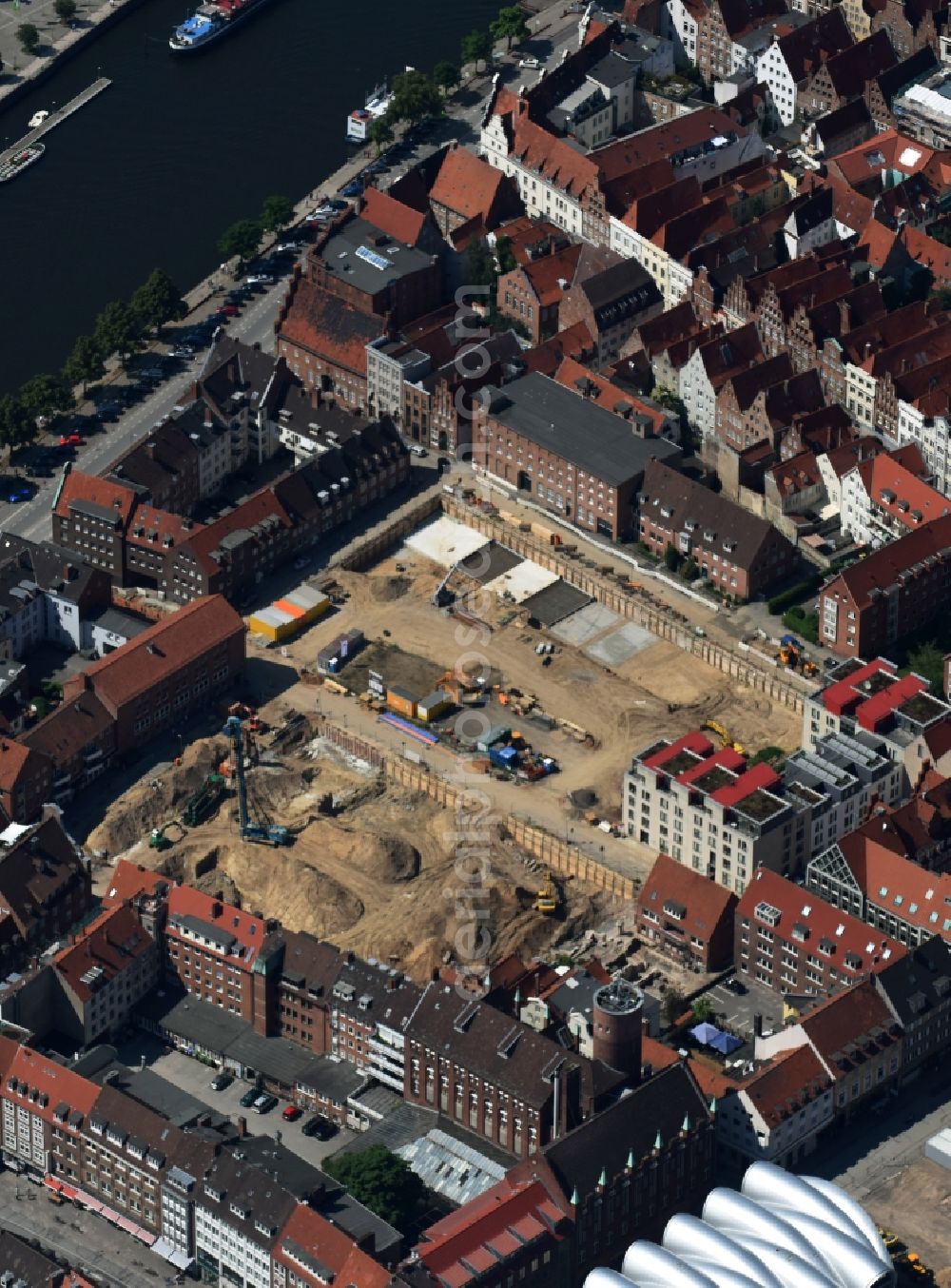 Aerial image Lübeck - Construction site to build a new multi-family residential complex Gruendungsviertel der Grundstuecksgesellschaft TRAVE mbH in Luebeck in the state Schleswig-Holstein