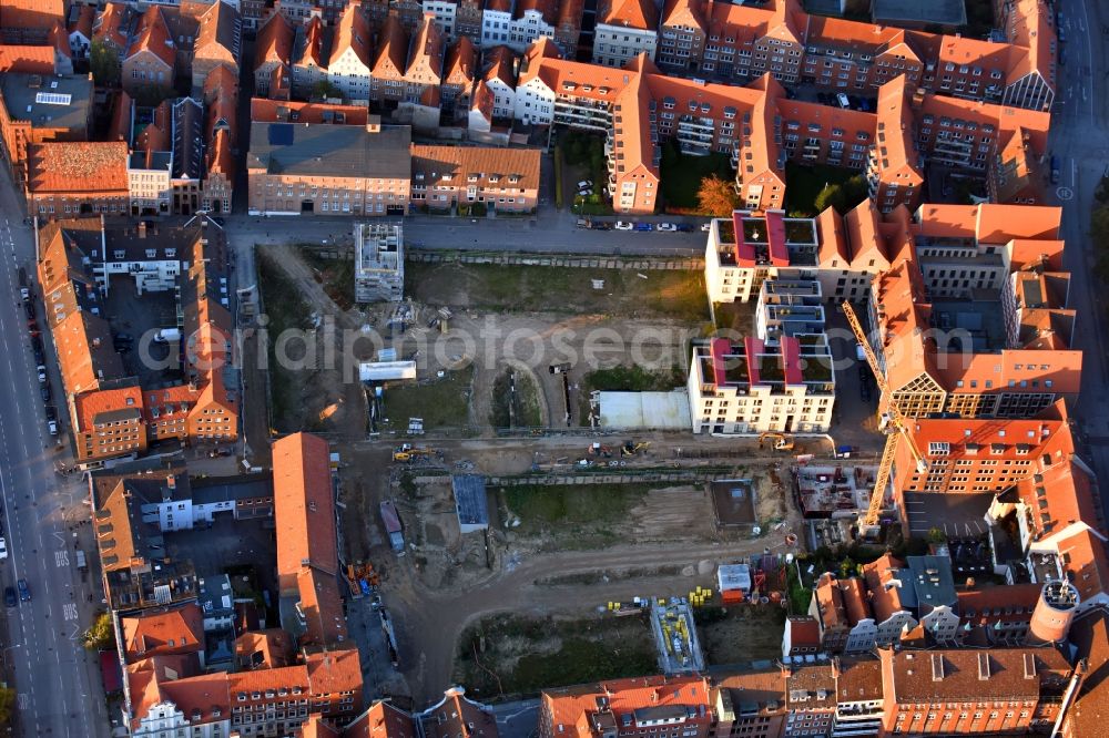 Aerial photograph Lübeck - Construction site to build a new multi-family residential complex Gruendungsviertel der Grundstuecksgesellschaft TRAVE mbH in Luebeck in the state Schleswig-Holstein