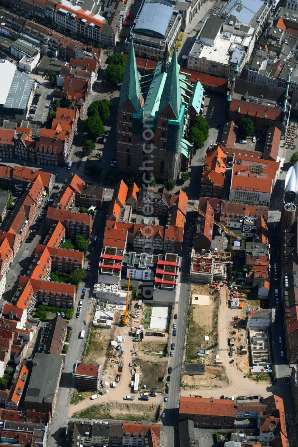 Aerial photograph Lübeck - Construction site to build a new multi-family residential complex Gruendungsviertel der Grundstuecksgesellschaft TRAVE mbH in Luebeck in the state Schleswig-Holstein