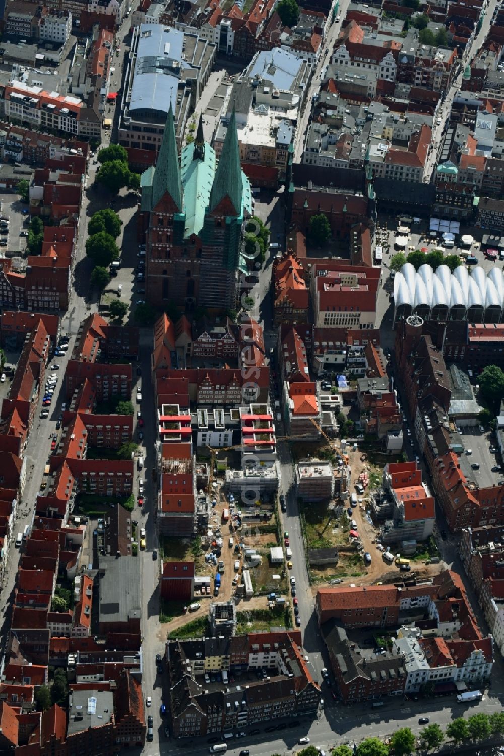 Aerial image Lübeck - Construction site to build a new multi-family residential complex Gruendungsviertel der Grundstuecksgesellschaft TRAVE mbH in Luebeck in the state Schleswig-Holstein