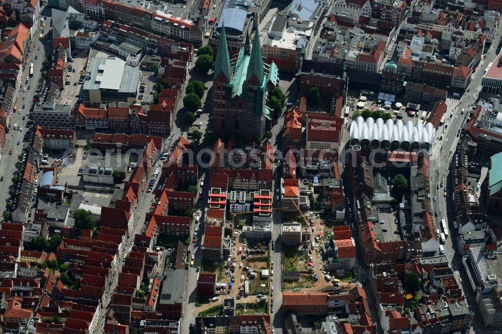 Aerial photograph Lübeck - Construction site to build a new multi-family residential complex Gruendungsviertel der Grundstuecksgesellschaft TRAVE mbH in Luebeck in the state Schleswig-Holstein