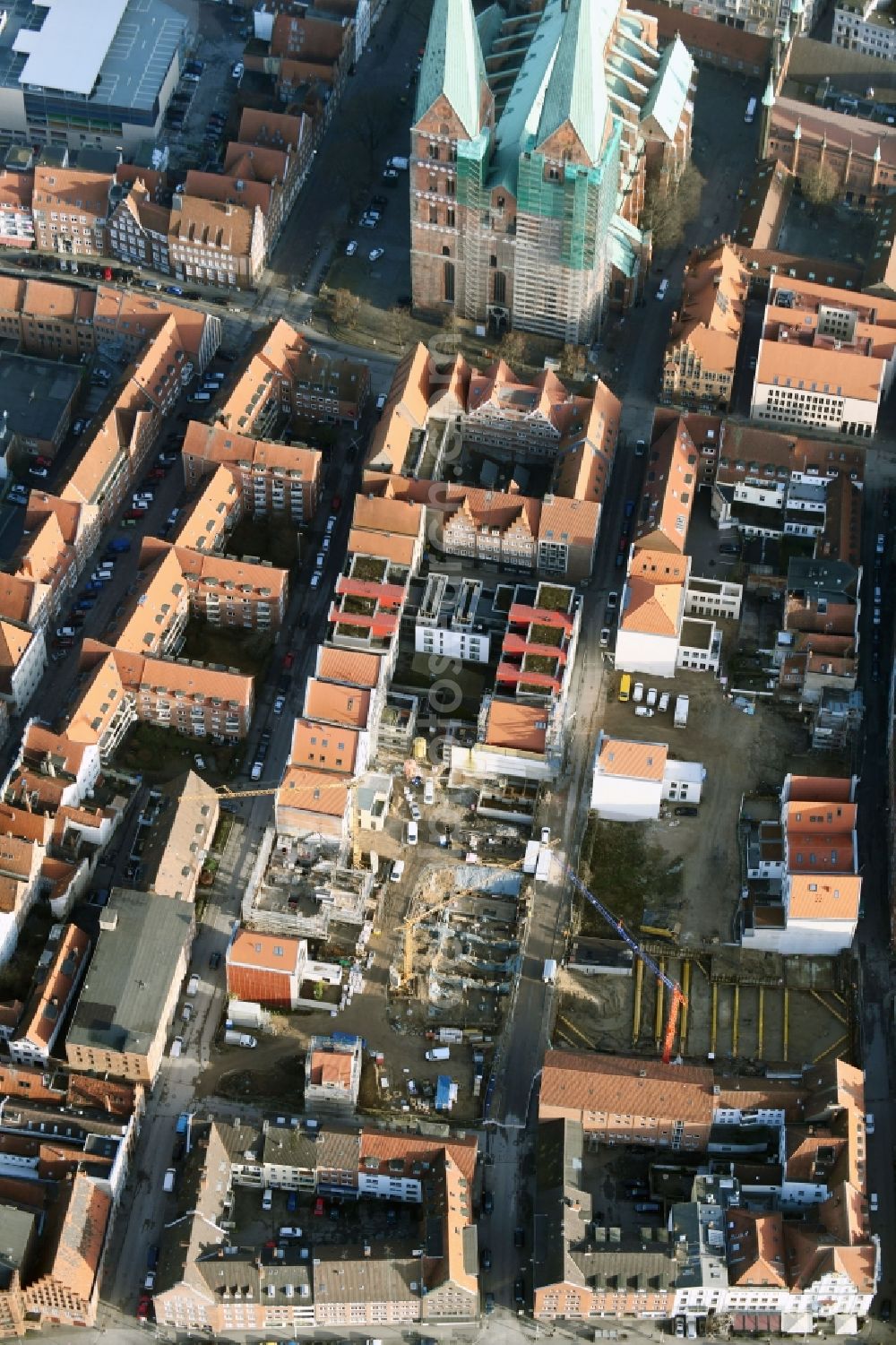 Lübeck from the bird's eye view: Construction site to build a new multi-family residential complex Gruendungsviertel der Grundstuecksgesellschaft TRAVE mbH in Luebeck in the state Schleswig-Holstein