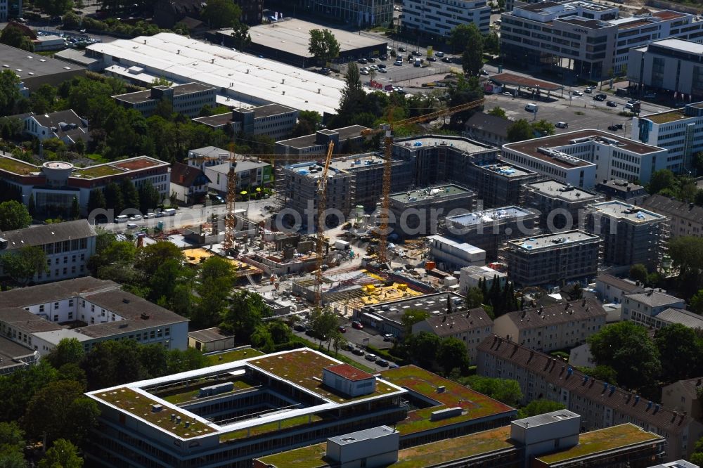 Wiesbaden from the bird's eye view: Construction site to build a new multi-family residential complex a??Gruene Mittea?? on Salierstrasse - Wittelsbacherstrasse in the district Suedost in Wiesbaden in the state Hesse, Germany