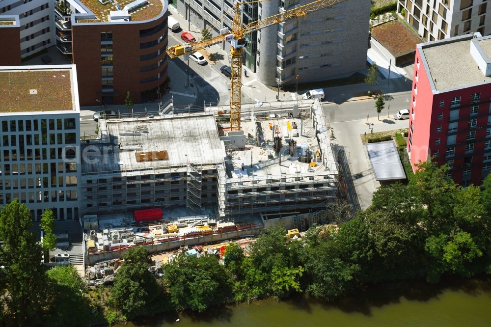 Aerial image Offenbach am Main - Construction site to build a new multi-family residential complex on Hafeninsel in the district Nordend in Offenbach am Main in the state Hesse, Germany