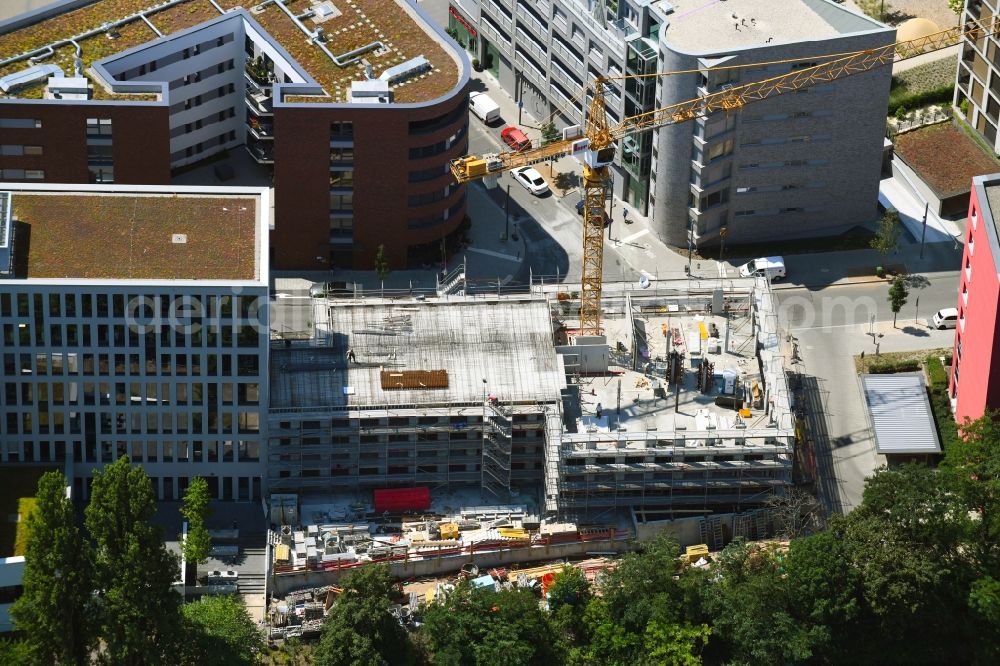 Aerial photograph Offenbach am Main - Construction site to build a new multi-family residential complex on Hafeninsel in the district Nordend in Offenbach am Main in the state Hesse, Germany