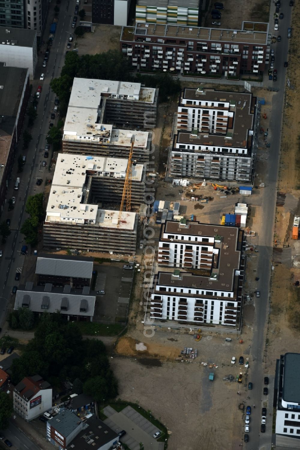 Hamburg from above - Construction site to build a new multi-family residential complex at the Schellerdamm in Hamburg. The HOCHTIEF incorporated company is building, according to instructions of architect Heiner Limbrock, for owner Aurelius Immobilien AG a modern housing area