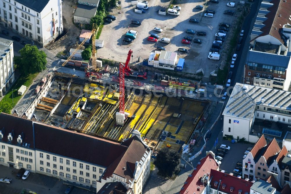 Rostock from the bird's eye view: Construction site to build a new multi-family residential complex HanseKarree Glatter Aal of Randalswood Germany GmbH in Rostock in the state Mecklenburg - Western Pomerania, Germany