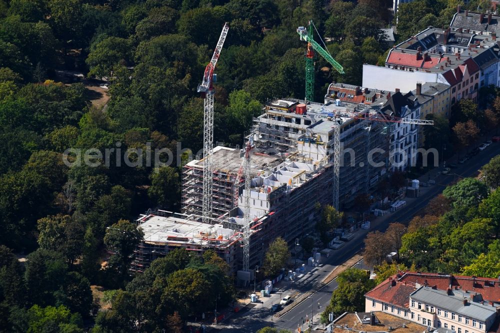 Berlin from the bird's eye view: Construction site to build a new multi-family residential complex on Hasenheide in the district Neukoelln in Berlin, Germany