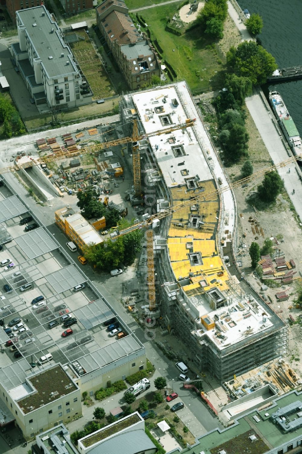 Aerial image Potsdam - Construction site to build a new multi-family residential complex Havelwelle on Zeppelinstrasse in the district Westliche Vorstadt in Potsdam in the state Brandenburg, Germany