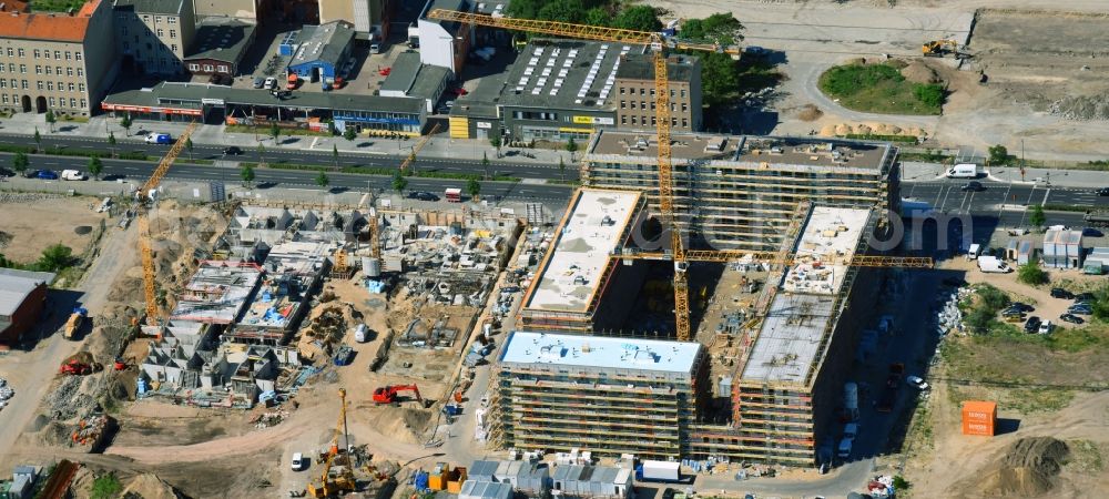 Berlin from the bird's eye view: Construction site to build a new multi-family residential complex Heidestrasse in the district Moabit in Berlin, Germany