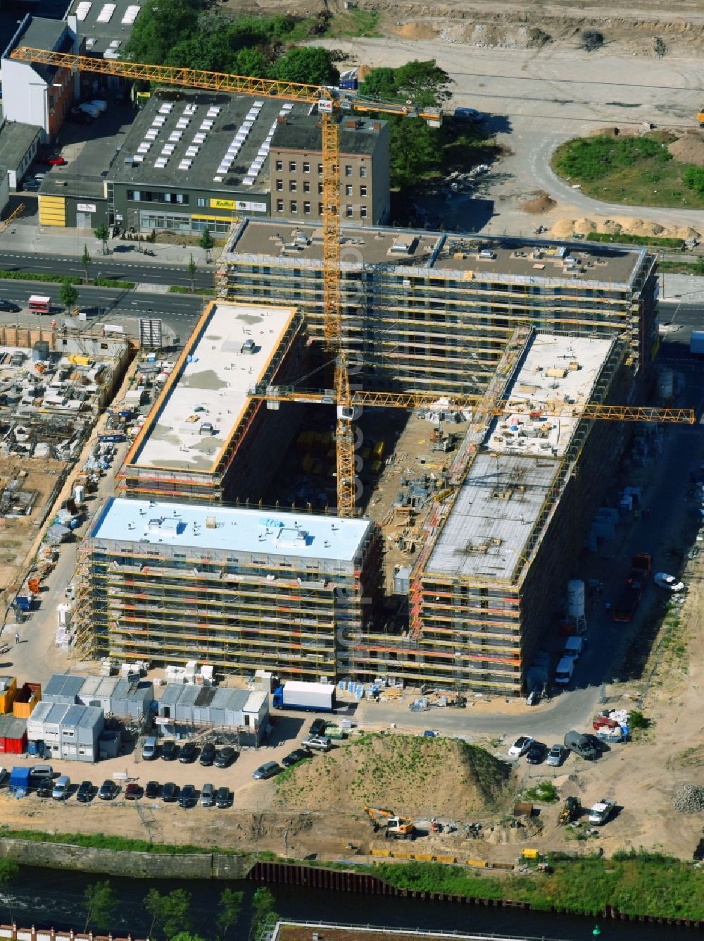 Aerial image Berlin - Construction site to build a new multi-family residential complex Heidestrasse in the district Moabit in Berlin, Germany