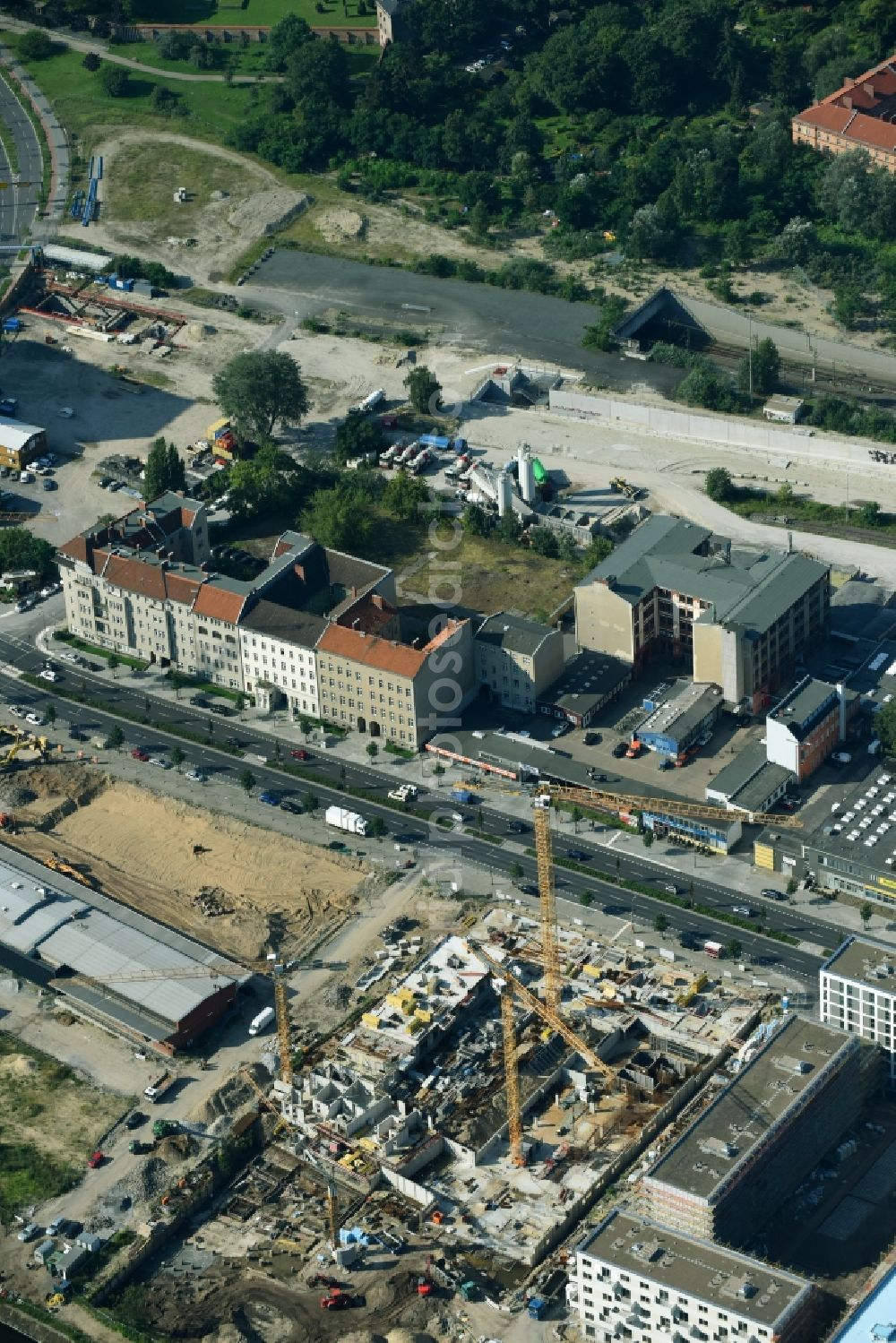 Berlin from the bird's eye view: Construction site to build a new multi-family residential complex Heidestrasse in the district Moabit in Berlin, Germany