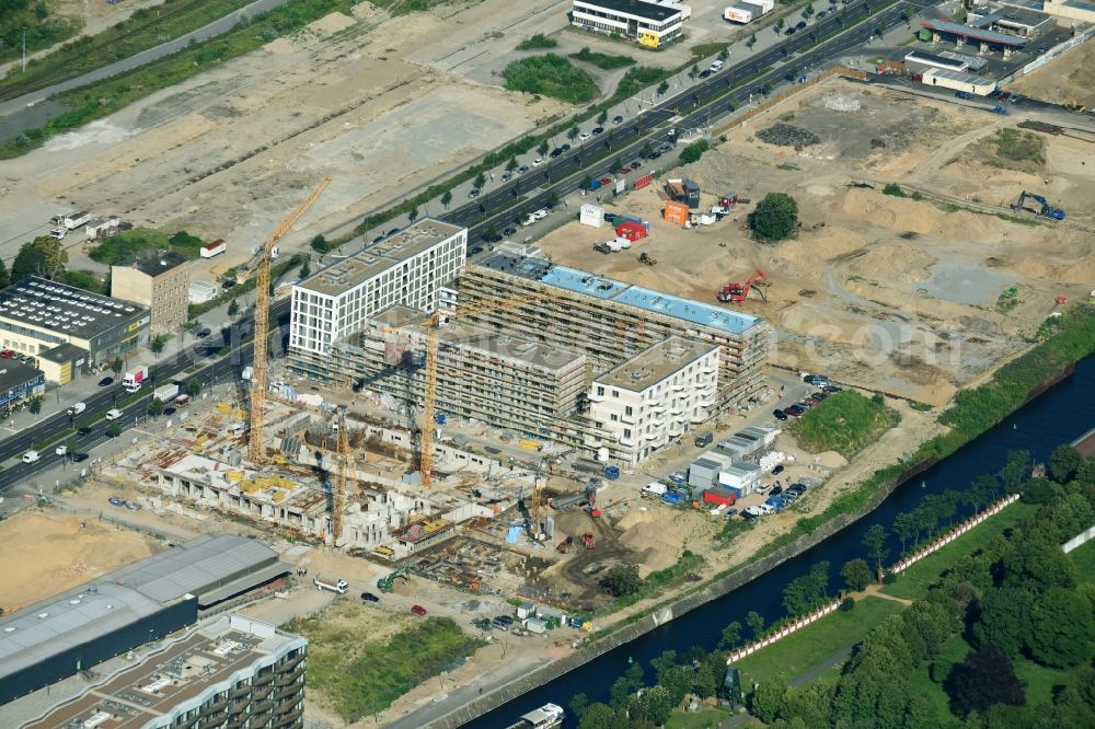 Berlin from the bird's eye view: Construction site to build a new multi-family residential complex Heidestrasse in the district Moabit in Berlin, Germany