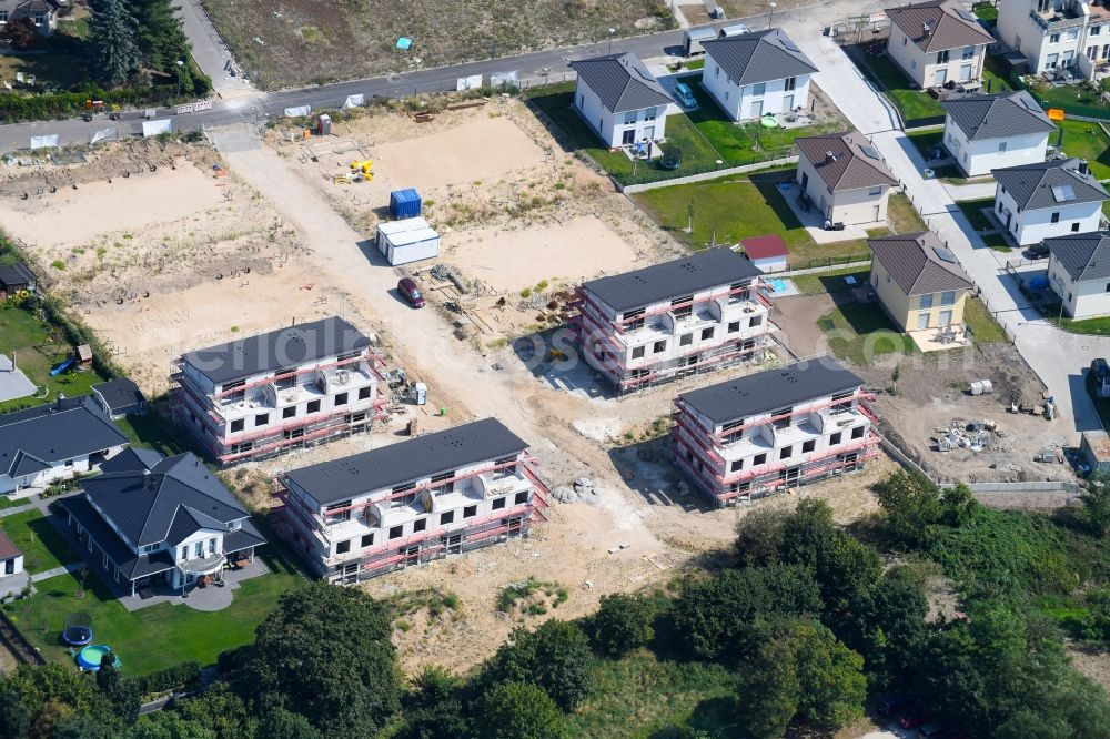 Aerial photograph Berlin - Construction site to build a new multi-family residential complex Hermineweg - Theodorstrasse in the district Mahlsdorf in Berlin, Germany