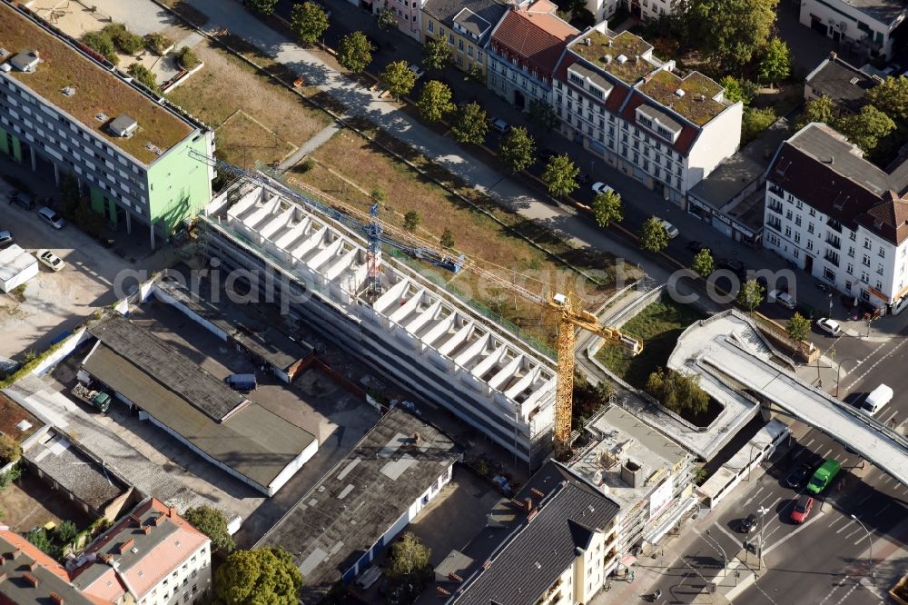 Aerial photograph Berlin - Construction site to build a new multi-family residential complex Herrmanstrasse - Bendastrasse im Stadtteil Neukoelln in Berlin