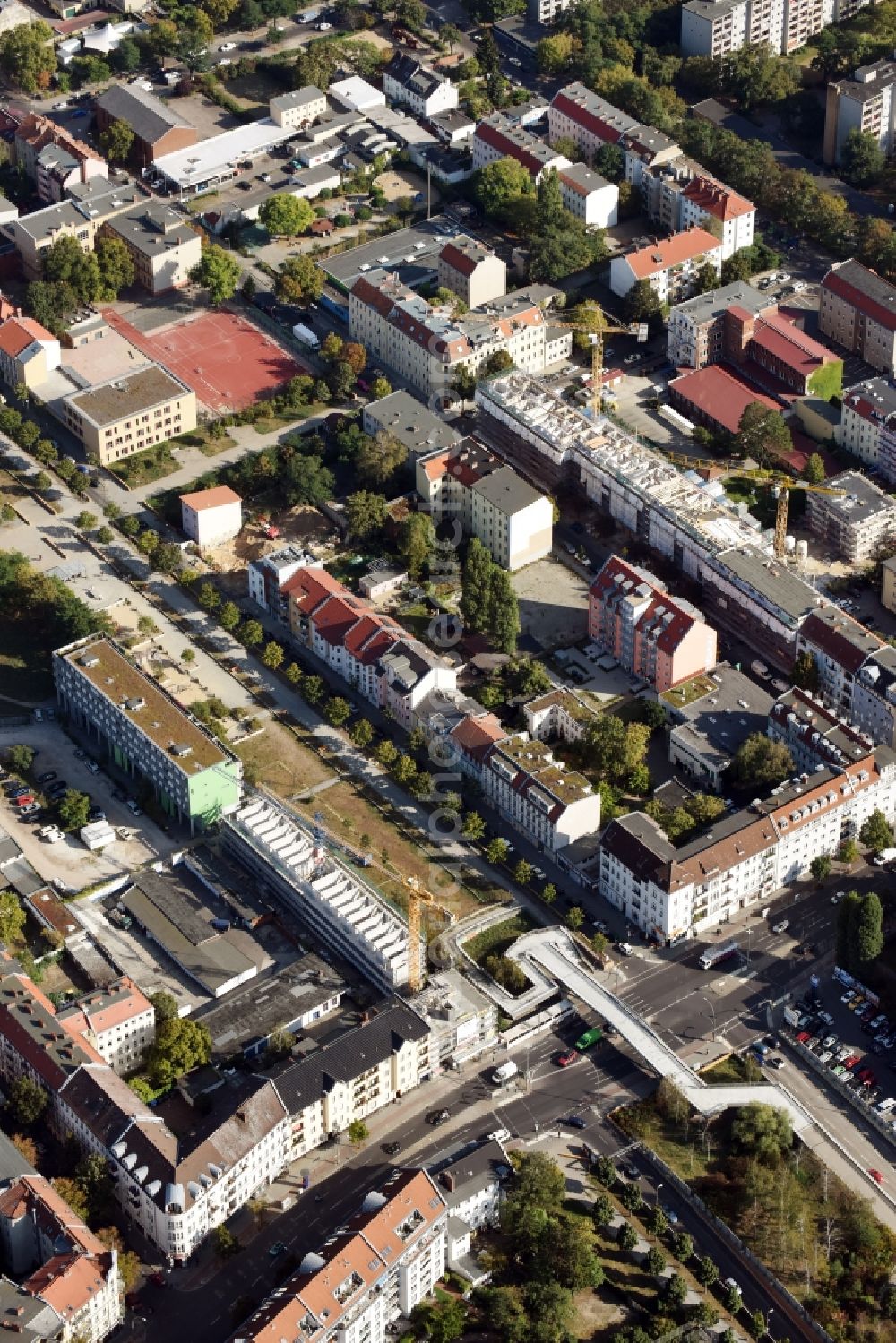 Berlin from the bird's eye view: Construction site to build a new multi-family residential complex Herrmanstrasse - Bendastrasse im Stadtteil Neukoelln in Berlin