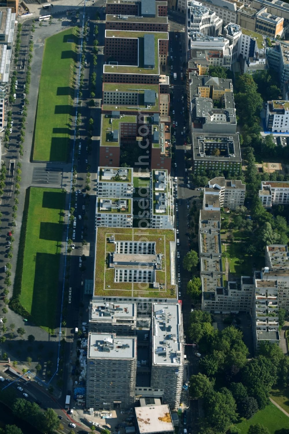 Berlin from the bird's eye view: Construction site to build a new multi-family residential complex HIGH PARK der Zabel Property AG and gsp Staedtebau GmbH in Berlin