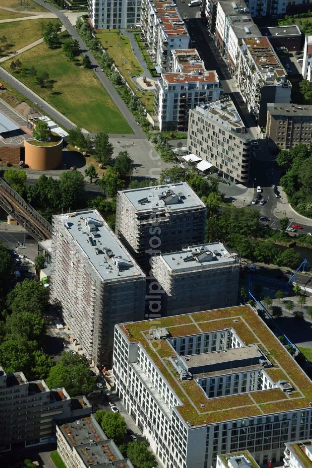 Berlin from the bird's eye view: Construction site to build a new multi-family residential complex HIGH PARK der Zabel Property AG and gsp Staedtebau GmbH in Berlin