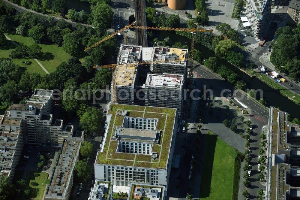 Berlin from the bird's eye view: Construction site to build a new multi-family residential complex HIGH PARK der Zabel Property AG and gsp Staedtebau GmbH in Berlin