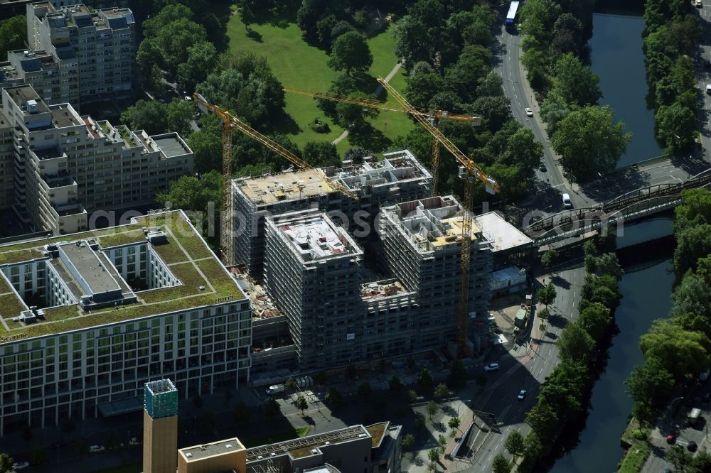 Berlin from the bird's eye view: Construction site to build a new multi-family residential complex HIGH PARK der Zabel Property AG and gsp Staedtebau GmbH in Berlin