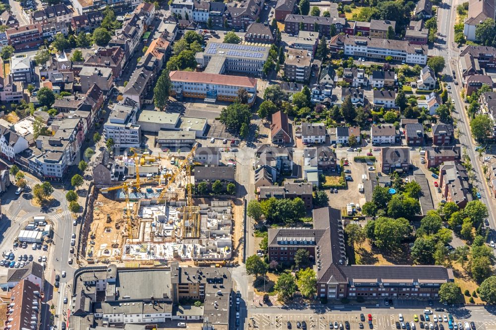 Aerial photograph Moers - Construction site to build a new multi-family residential complex Homberger Strasse - Otto-Hue-Strasse - Bankstrasse in the district Asberg in Moers in the state North Rhine-Westphalia, Germany