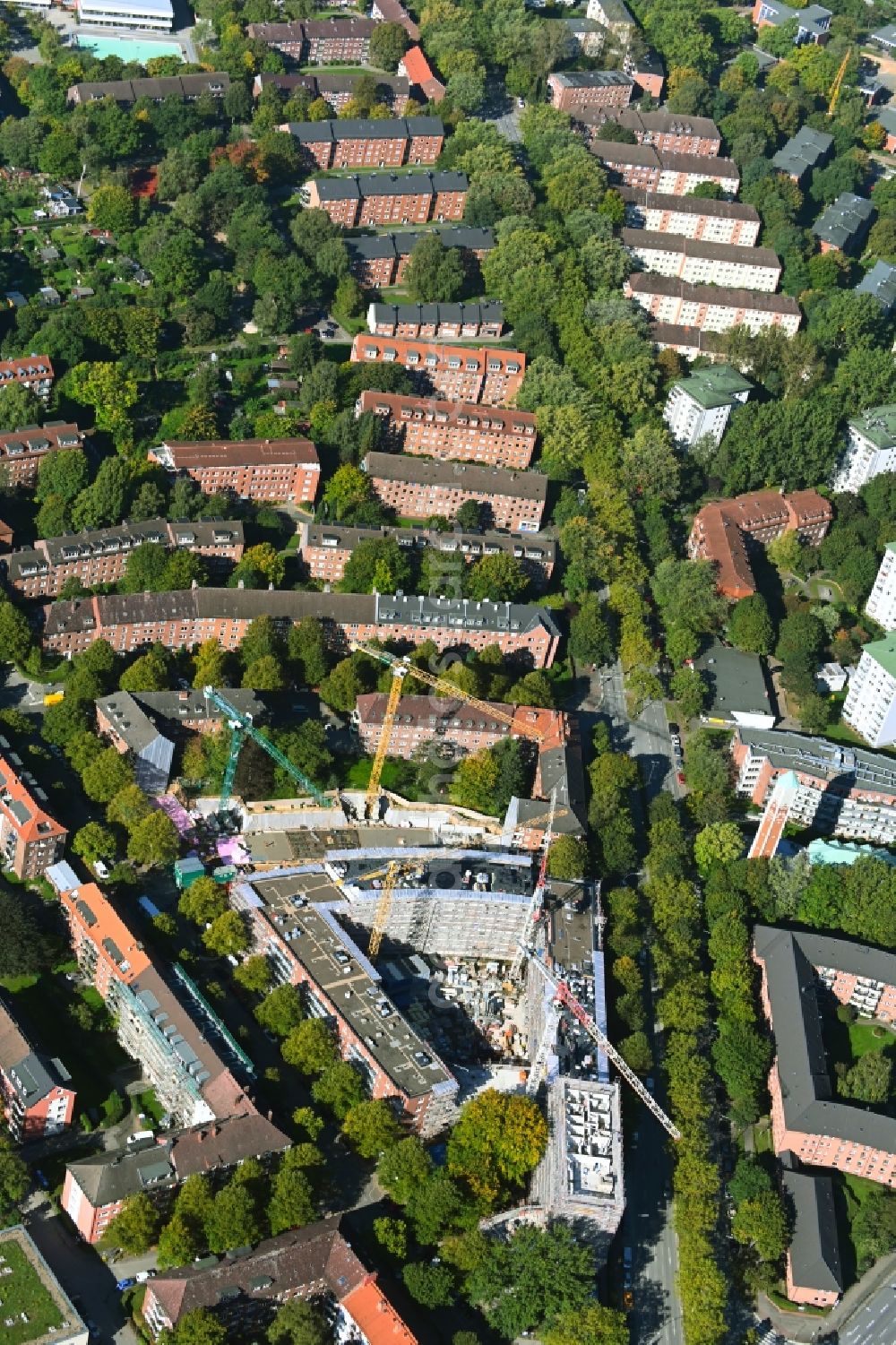 Hamburg from the bird's eye view: Construction site to build a new multi-family residential complex on Horner Weg - Bei den Zelten in the district Horn in Hamburg, Germany