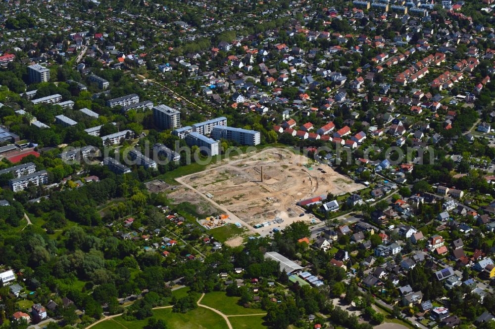 Berlin from the bird's eye view: Construction site to build a new multi-family residential complex HUGOS of Bonava Deutschland GmbH on Britzer Strasse in the district Mariendorf in Berlin, Germany