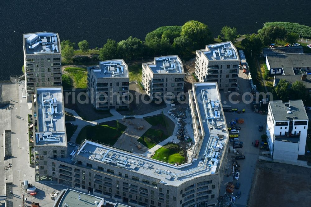 Aerial image Rostock - Construction site to build a new multi-family residential complex Inselquartier on Gaffelschonerweg - Loggerweg in Rostock in the state Mecklenburg - Western Pomerania, Germany