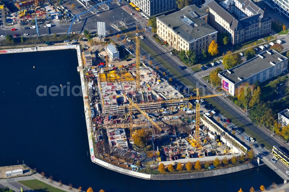 Aerial photograph Berlin - Construction site to build a new multi-family residential complex on Invalidenstrasse on Humboldthafen in the district Moabit in Berlin, Germany