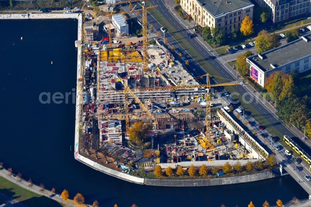 Berlin from above - Construction site to build a new multi-family residential complex on Invalidenstrasse on Humboldthafen in the district Moabit in Berlin, Germany