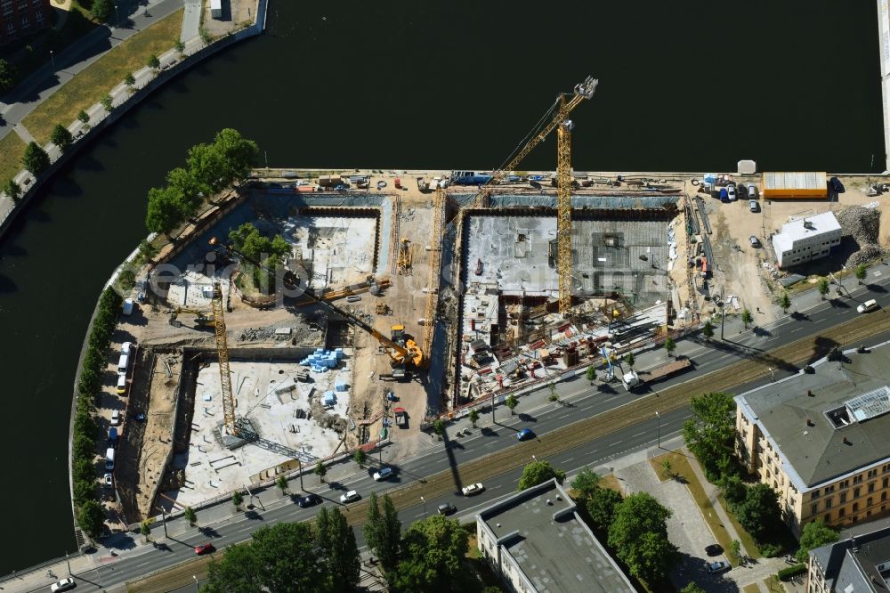 Aerial image Berlin - Construction site to build a new multi-family residential complex on Invalidenstrasse on Humboldthafen in the district Moabit in Berlin, Germany