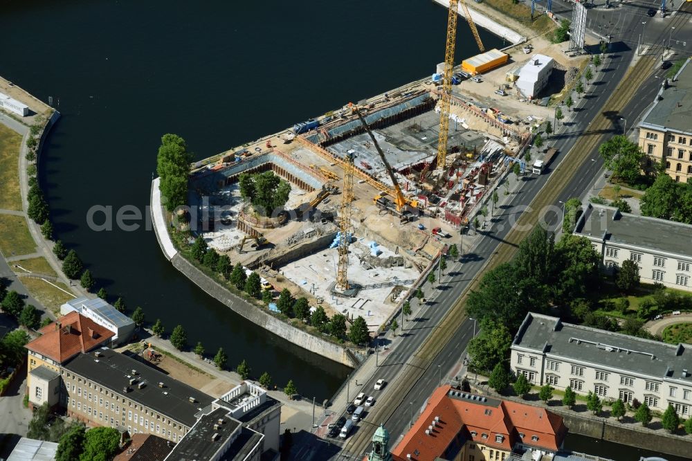 Berlin from above - Construction site to build a new multi-family residential complex on Invalidenstrasse on Humboldthafen in the district Moabit in Berlin, Germany