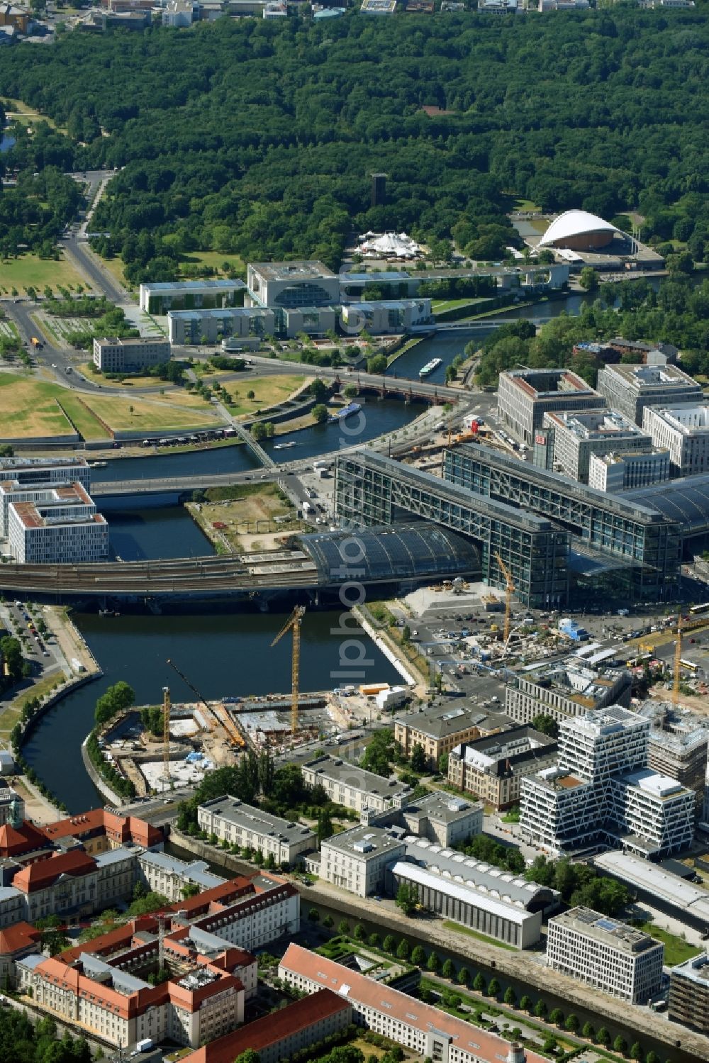 Aerial image Berlin - Construction site to build a new multi-family residential complex on Invalidenstrasse on Humboldthafen in the district Moabit in Berlin, Germany