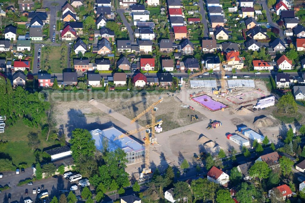 Aerial photograph Berlin - Construction site to build a new multi-family residential complex of Johannisgaerten between of Strasse am Flugplatz and Melli-Beese-Strasse in the district Johannisthal in Berlin, Germany