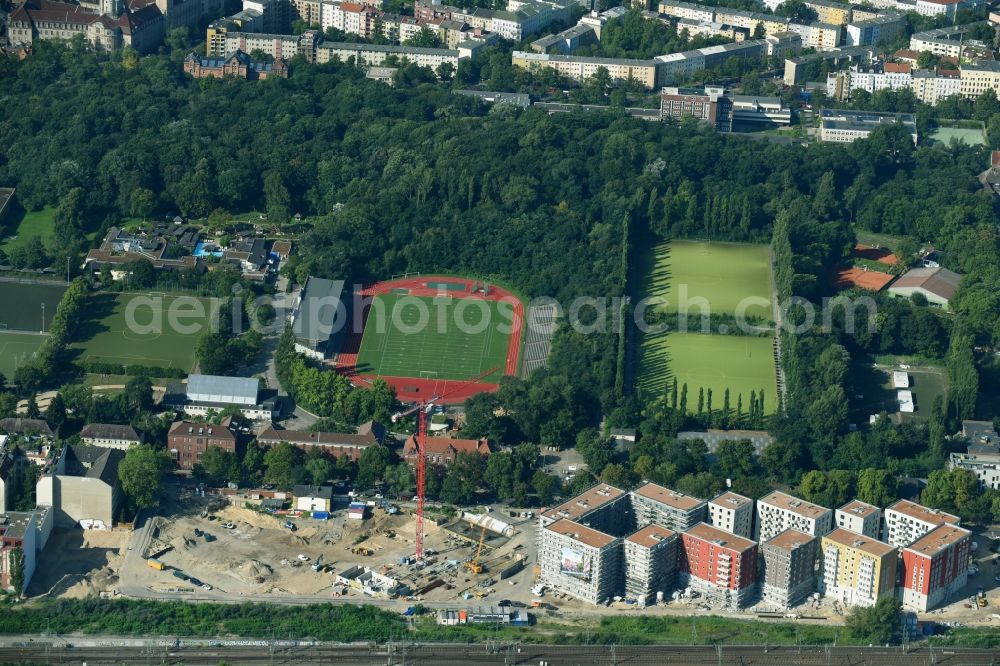 Berlin from above - Construction site to build a new multi-family residential complex Kruppstrasse - Lehrter Strasse in Berlin