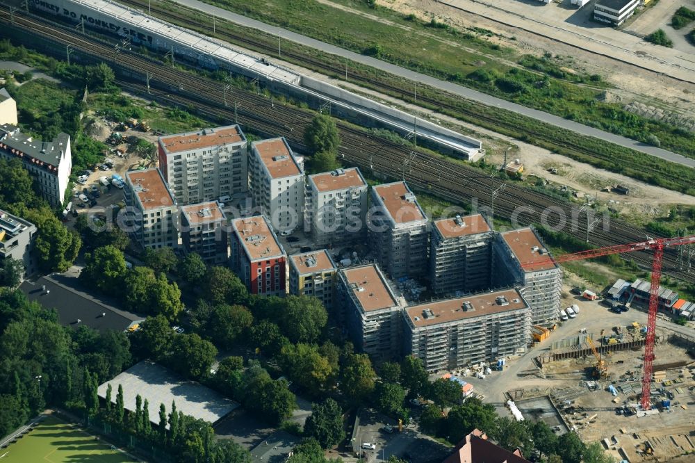 Berlin from the bird's eye view: Construction site to build a new multi-family residential complex Kruppstrasse - Lehrter Strasse in Berlin