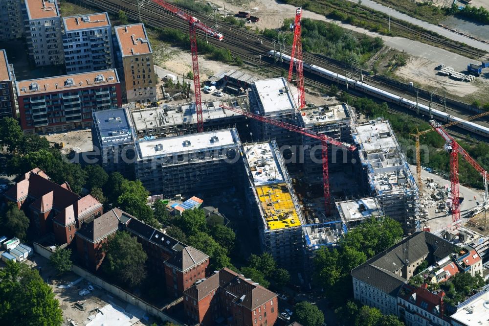 Berlin from the bird's eye view: Construction site to build a new multi-family residential complex Kruppstrasse - Lehrter Strasse in Berlin