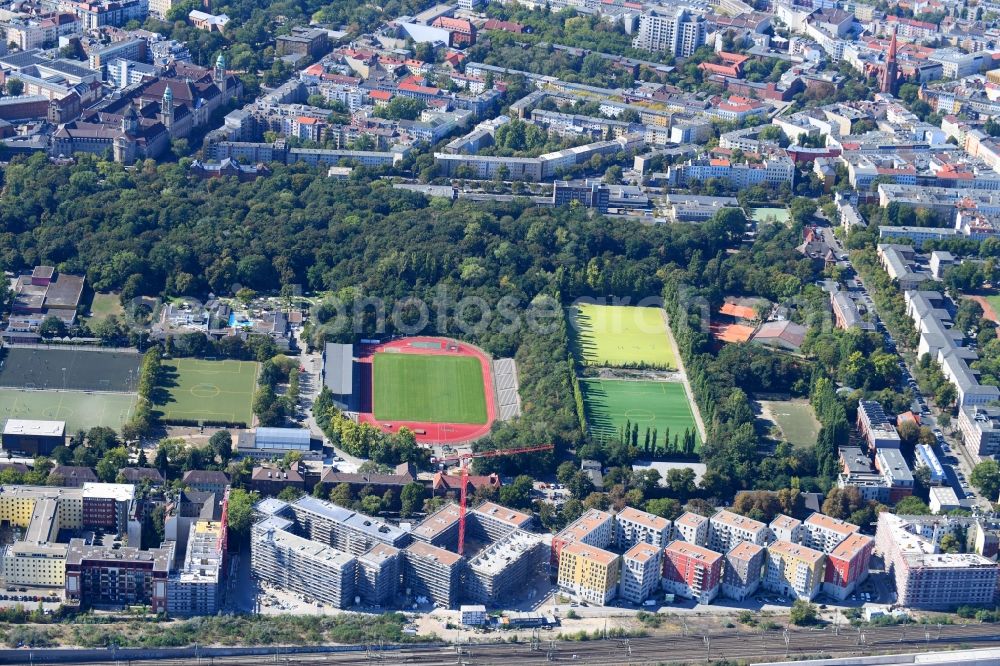 Aerial image Berlin - Construction site to build a new multi-family residential complex Kruppstrasse - Lehrter Strasse in Berlin