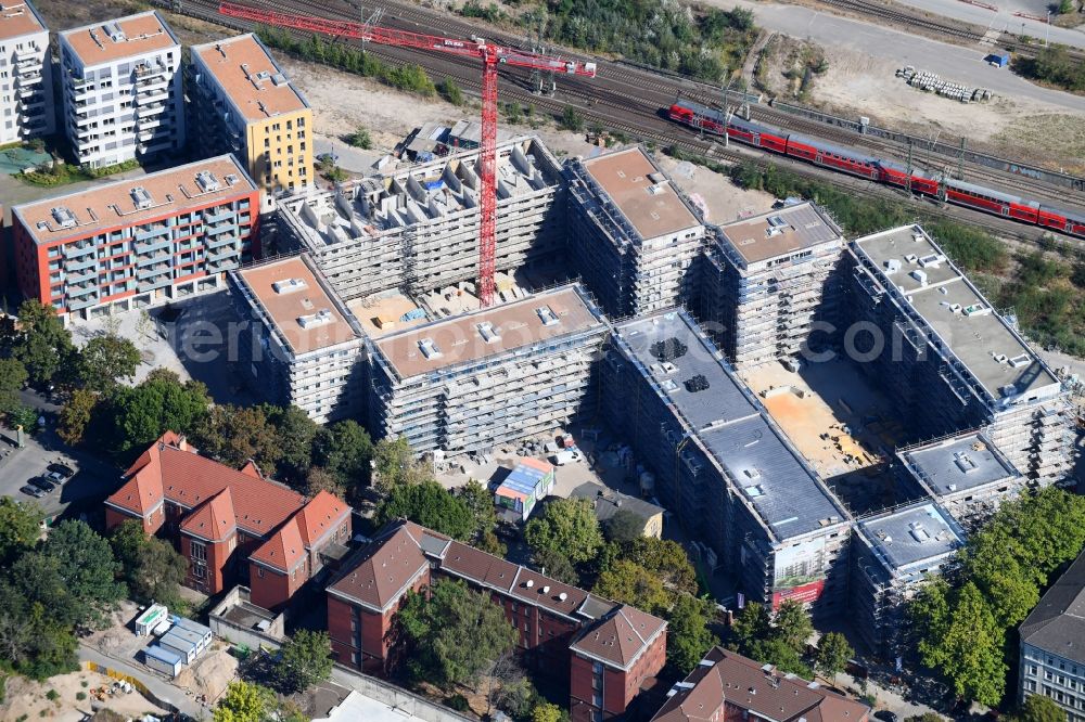 Berlin from the bird's eye view: Construction site to build a new multi-family residential complex Kruppstrasse - Lehrter Strasse in Berlin