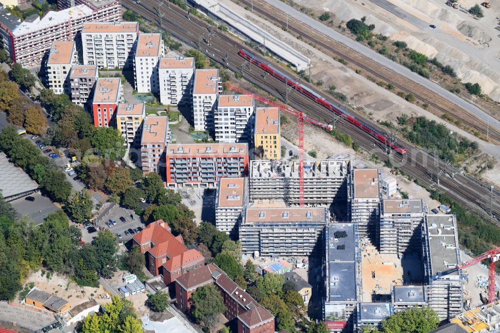 Berlin from the bird's eye view: Construction site to build a new multi-family residential complex Kruppstrasse - Lehrter Strasse in Berlin